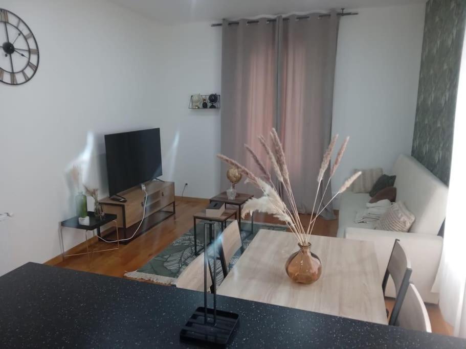 Joli Appartement De Vacances Écouen Esterno foto