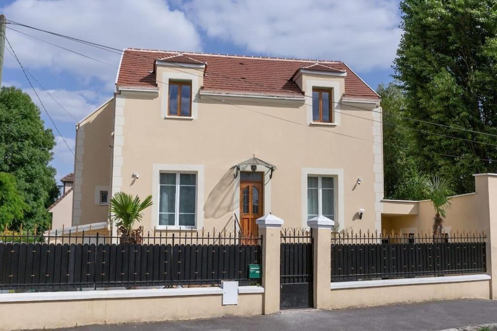Joli Appartement De Vacances Écouen Esterno foto